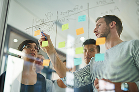 Team Brainstorming in einer Webagentur