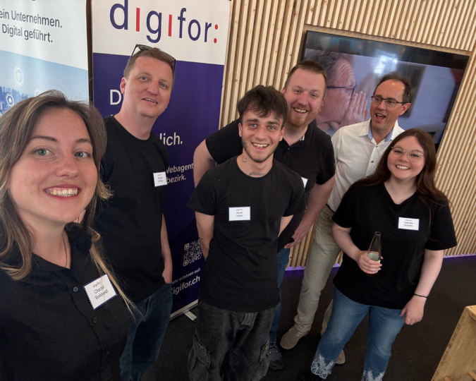 Das Team von digifor an der Seislermäss in Tafers.